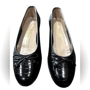 Salvatore Ferragamo Boutique Black Leather Flats EUC